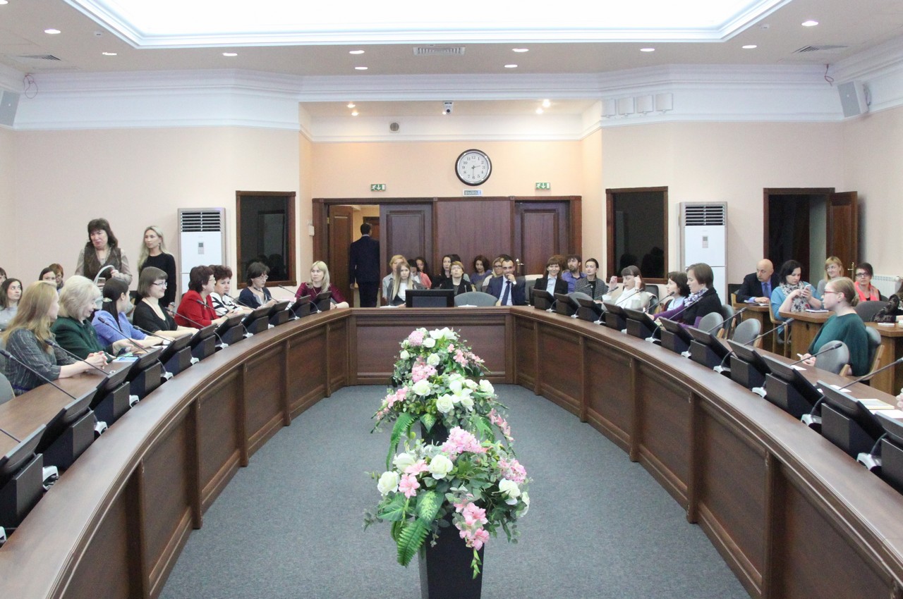 ISN_krugl_stol_pozitiv_gosslugaschii