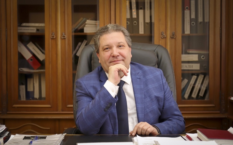 Rektor_Schmidt_2022_office.JPG