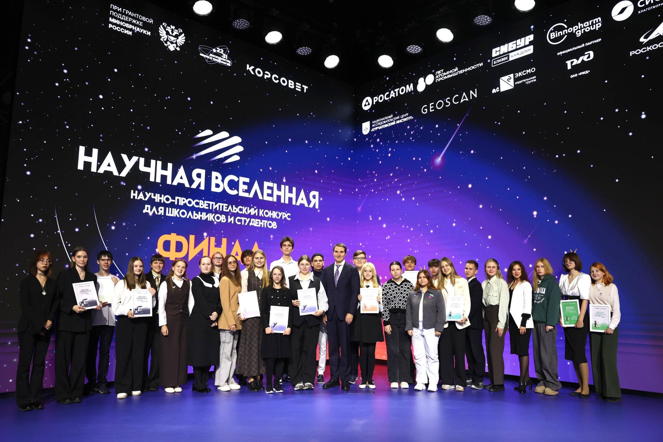 photo_5467502443530162031_w