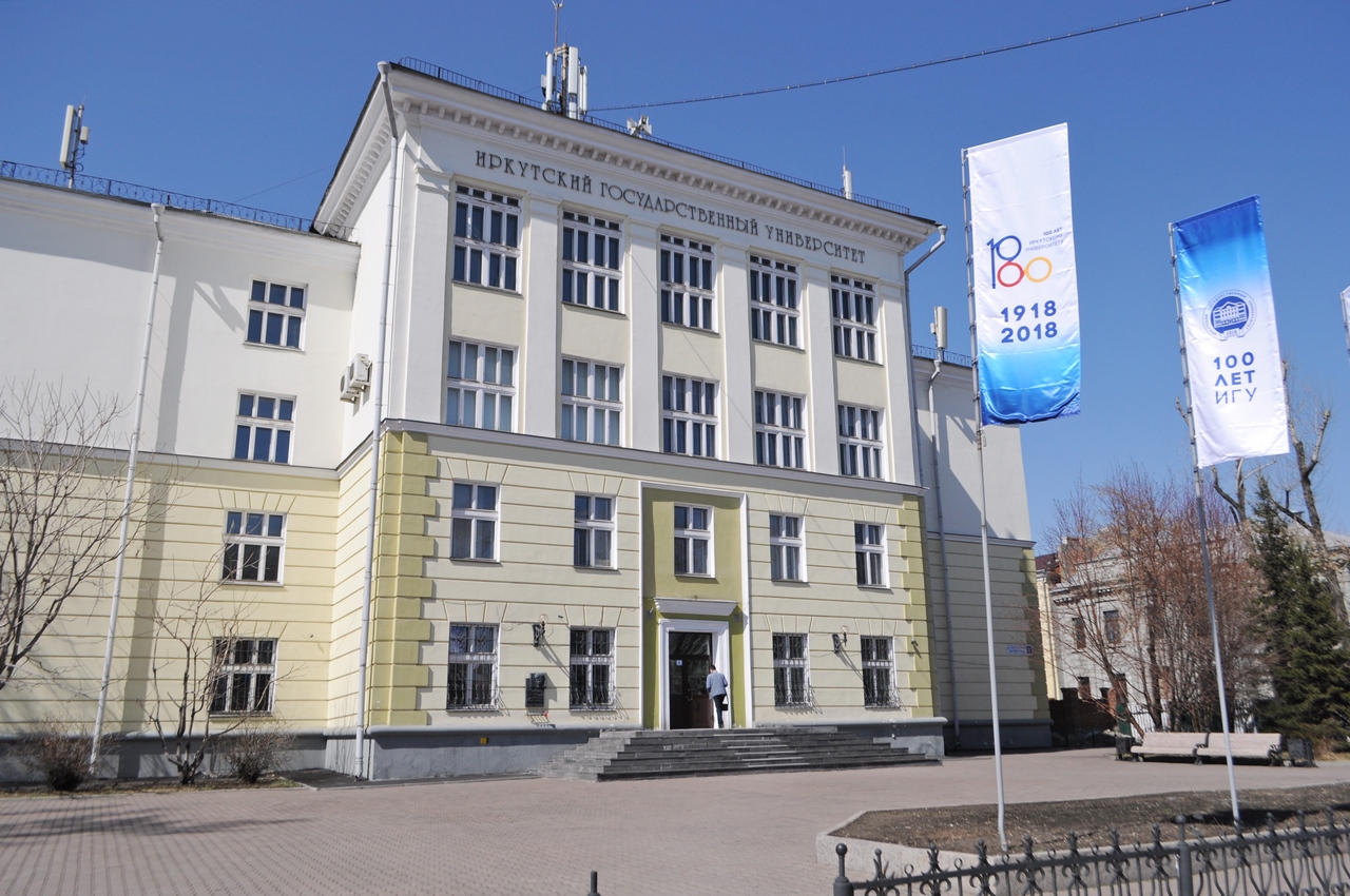 zdanie_ISU_flagi_100_aprel