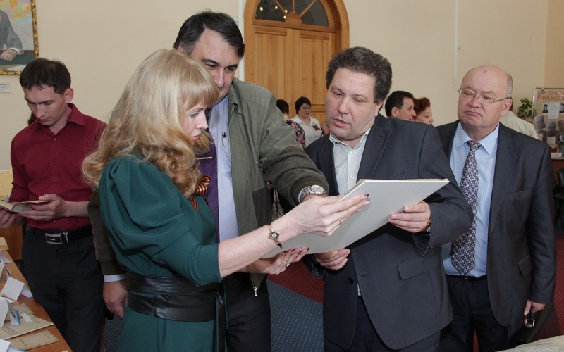 NB_ISU_vistavka_042015.jpg