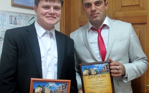 javadov_v_licah.jpg