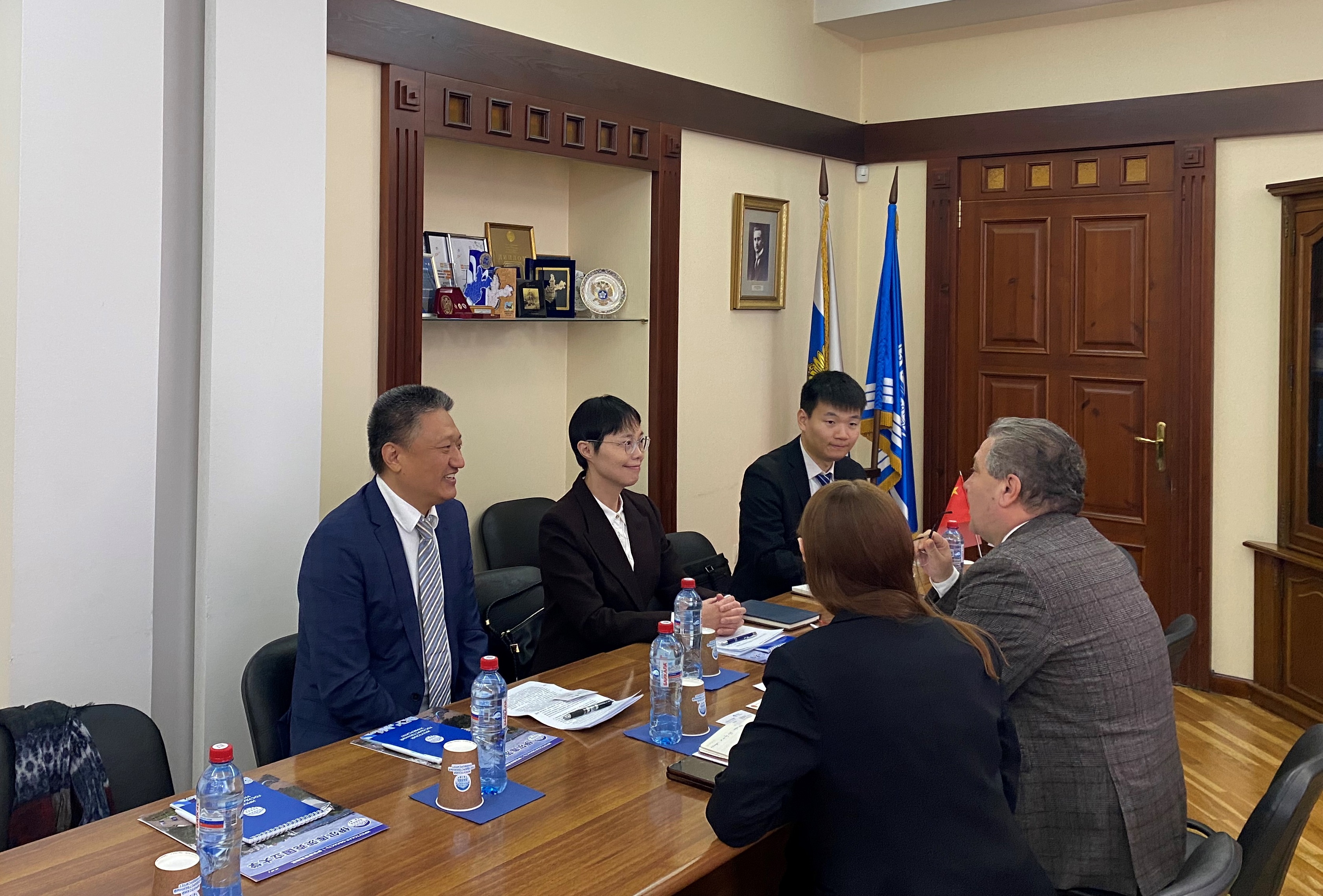 Встреча ректора с новым генеральным консулом КНР в Иркутске
